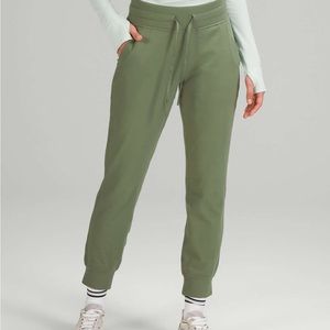 EUC* Lululemon Ready to Rulu 7/8 length: Green Twill Sz 4